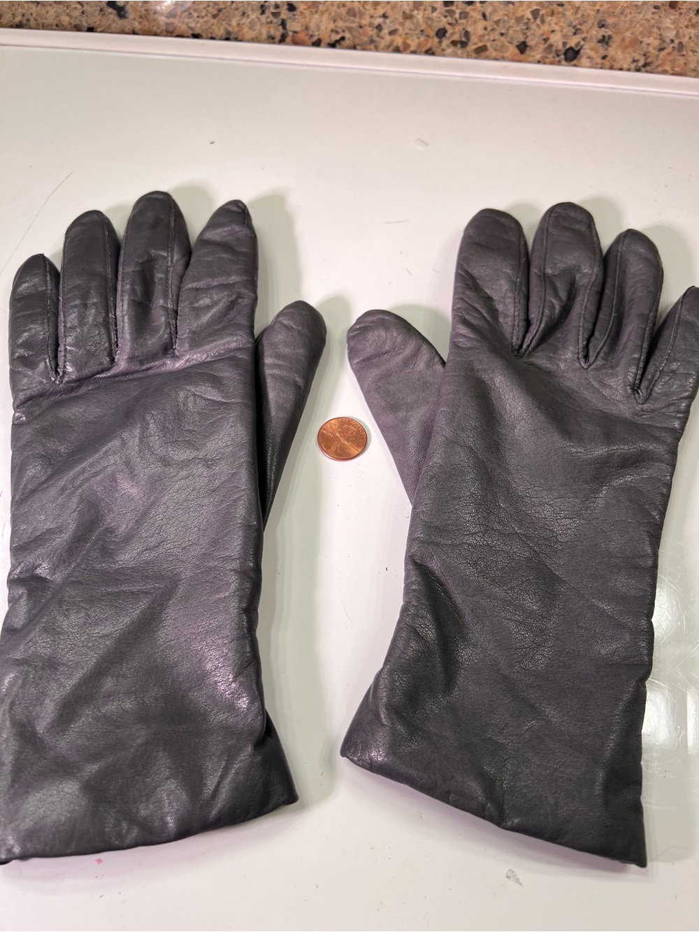 Gray Women's Leather Gloves Size Medium Lined Preowned